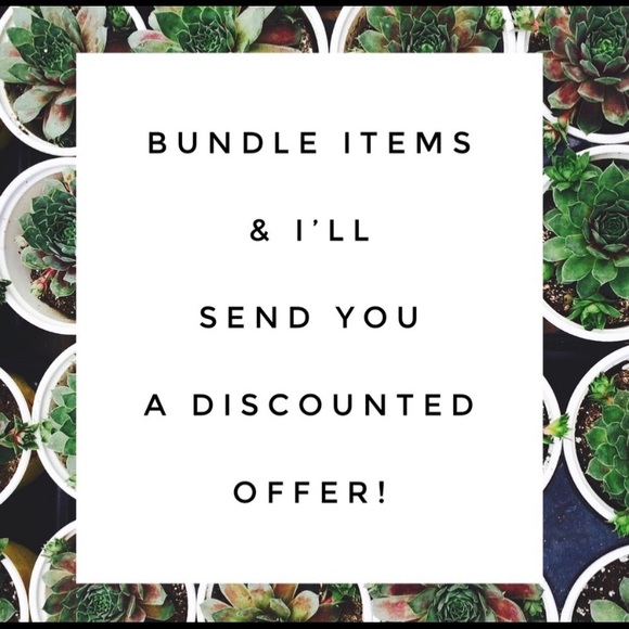 Welcome to my closet! ♥️ Closet info below! - Picture 2 of 2